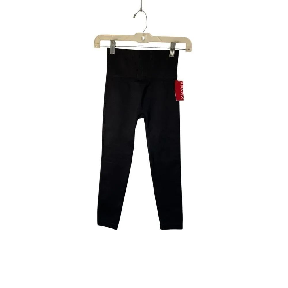 NWT Spanx, classic black seamless, high waisted cropped activewear pants. XS